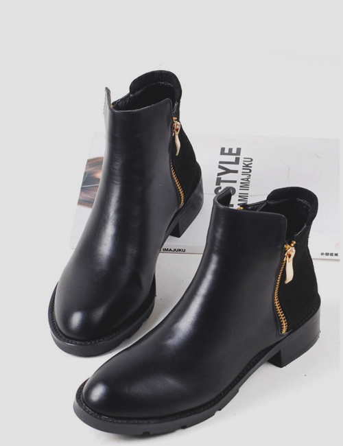 Minimalist fashionable boots | Just Trendy Girls